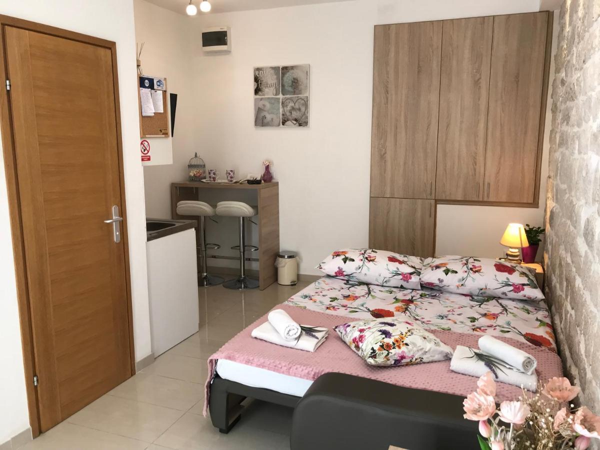Kaštela Studio Apartment Legcevic מראה חיצוני תמונה